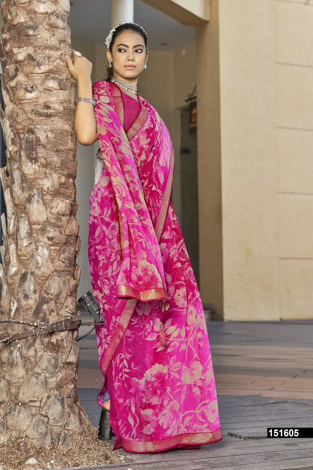 Vikanshi By Vallabhi Chiffon Floral Printed Daily Wear Saree Wholsale Online
